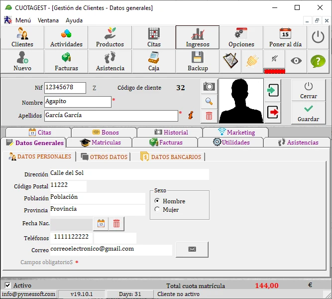 Ficha de cliente de Cuotagest con datos personales, pestañas de citas, bonos, matrículas, facturas y asistencias